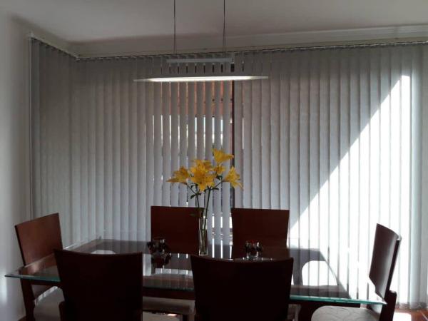 CORTINAS VERTICALES EN TELA BLACKOUT ROLLERMÁS A M