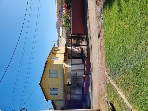 SE ARRIENDA AMPLIA CASA ESQUINA EN COLINA