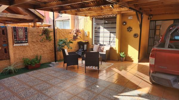 HERMOSA CASA DE 2 PISOS CON 2 ESTACIONAMIENTOS 