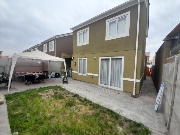 CASA EN VENTA DE 3 DORM. ,3 BAÑOS, EN SAN BERNARDO