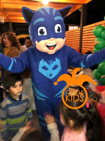 ANIMA TU FIESTA CON TU HEROE FAVORITO