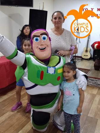 ARRIENDO  (WOODY & BUZZ LIGHT YEAR) TIPO CORPÓREO