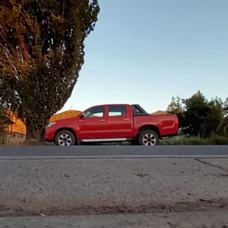 VENDO CAMIONETA TOYOTA HILUX DOBLE CABINA 2.5