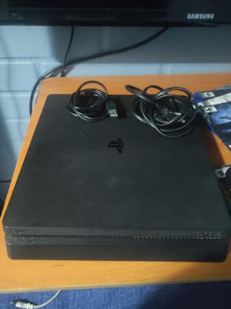  PLAYSTATION 4 SLIM