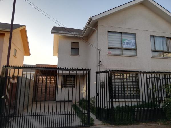 SE ARRIENDA  CASA BARRIO OESTE MAIPU 