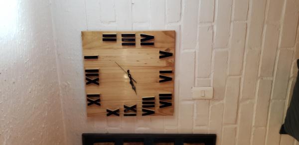 RELOJ MURAL EN MADERA 