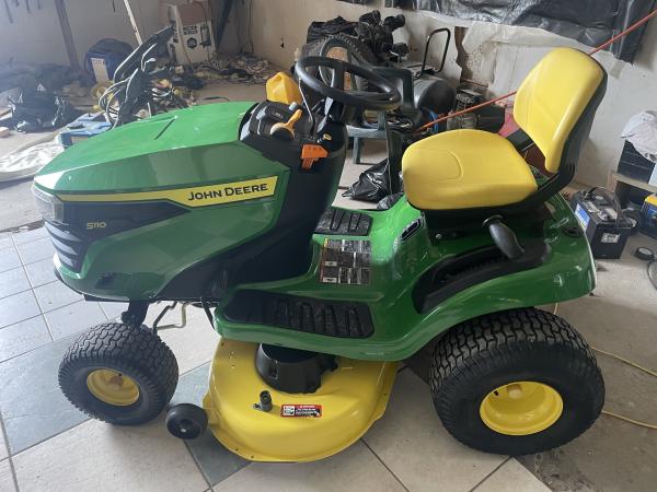 JOHN DEERE S110 AÑO 2022 CON 24 HORAS 