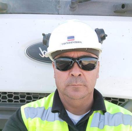 SE OFRECE  CONDUCTOR PROFESIONAL Y RESPONSABLE