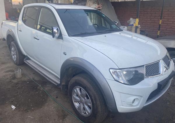 MITSUBISHI L200 DAKAR 2014