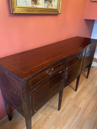 VENDO COMEDOR ANTIGUO CON SUS SILLAS Y BIFET 