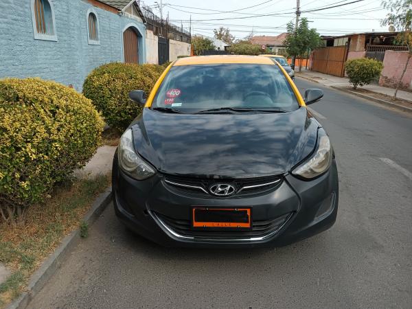 TAXI ELANTRA 2013 AL DÍA CON DERECHOS.