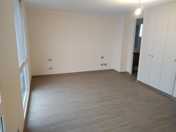 ARRIENDO DEPARTAMENTO DOS AMBIENTES C/S ESTACIONAM