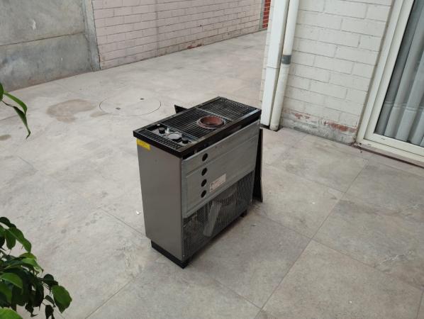 VENDO ESTUFA A PARAFINA , CON SALIDA DE COMBUSTIÓN