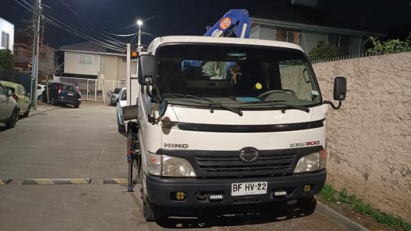 TRANSPORTE DE CARGA CON GRÚA PLUMA