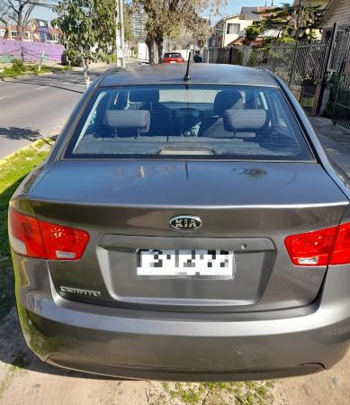 KIA CERATO SEMI FULL AÑO 2013