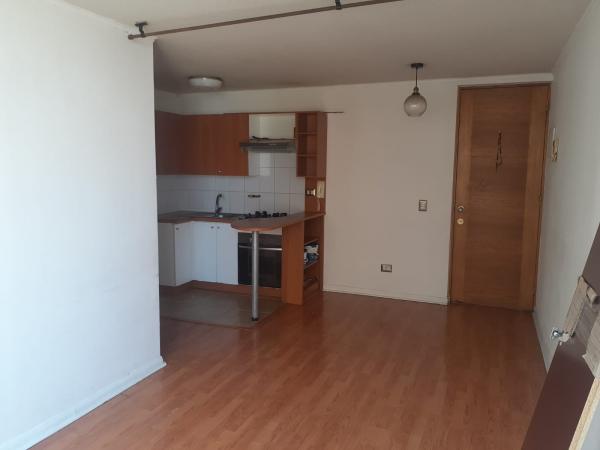 EXCELENTE DEPARTAMENTO A PASOS METRO MONEDA