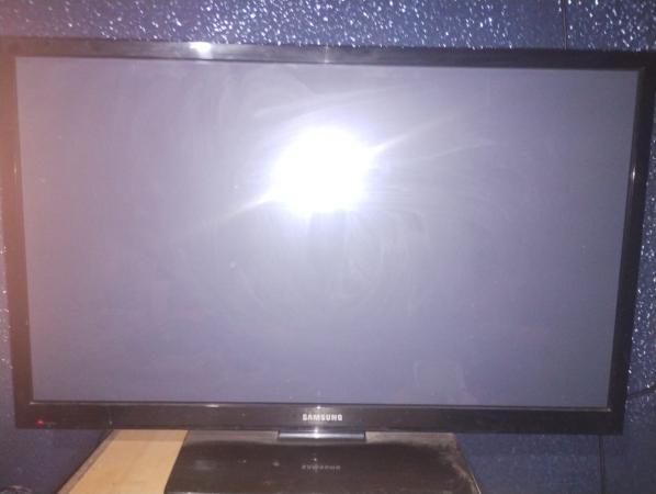 TELEVISOR SAMSUNG LCD 42