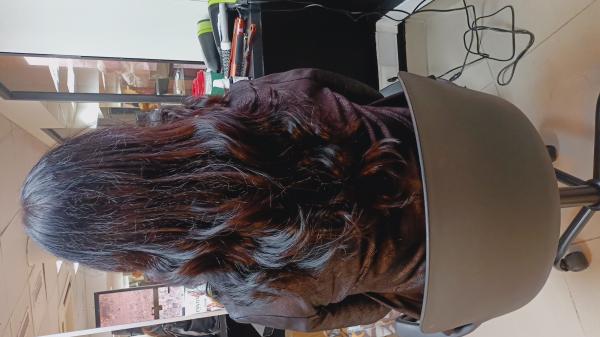 NECESITO PELUQUERO,DEPILADORA Y MANICURA