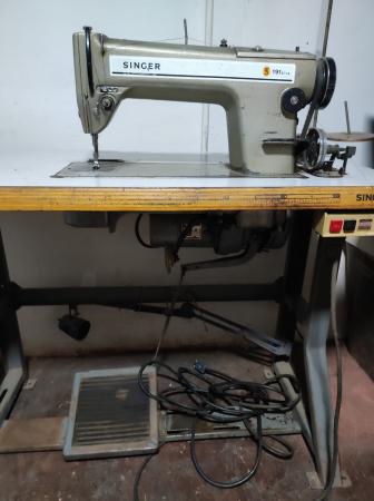 MAQUINA DE COSER RECTA INDUSTRIAL SINGER 