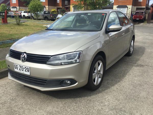 VENDO VOLKSWAGEN VENTO TRENDLINE 2014