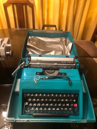 MÁQUINA DE ESCRIBIR OLIVETTI, MODELO STUDIO 45
