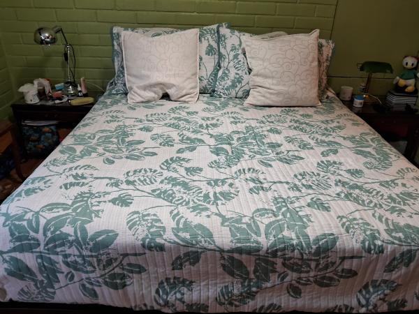 SE VENDE CAMA 2 PLAZAS CON COLCHÓN Y 2 VELADORES