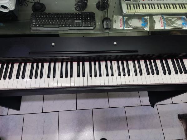 PRECIOSO PIANO CASIO PX 730