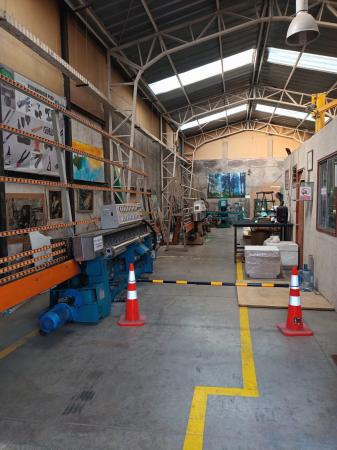VENTA TALLER DE PULIDO DE VIDRIO RECTILINIAS Y MAS