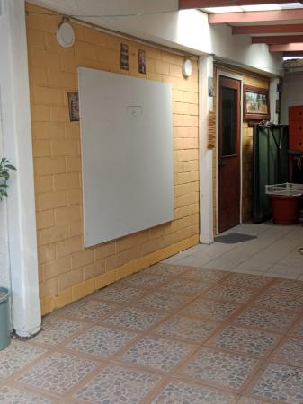 CERCA DE BUEN SECTOR COMERCIAL Y METRO CERCA 