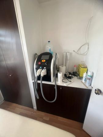 VENDO CENTRO DE ESTÉTICA Y PELUQUERÍA COMPLETO