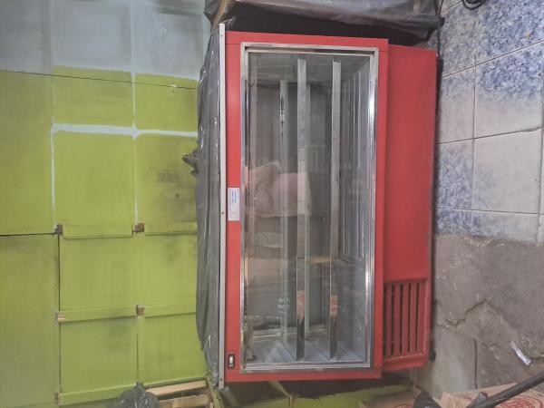 MESON VITRINA PARA ALMACEN