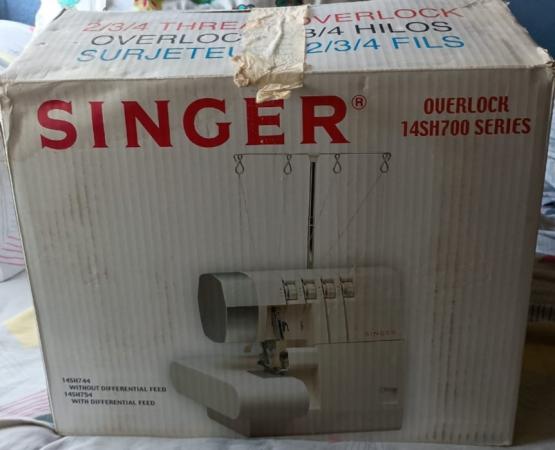 VENDO OVERLOCK SINGER