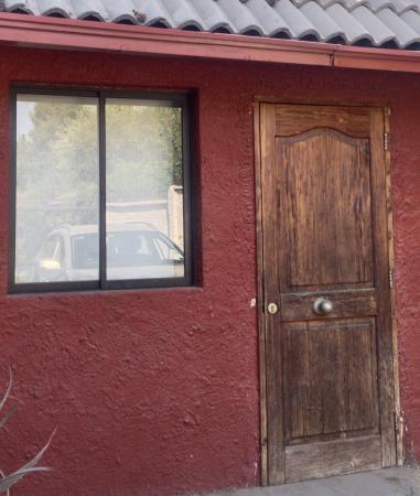 ARRIENDO A MUJER PIEZA CON BAÑO EN UNA CASA