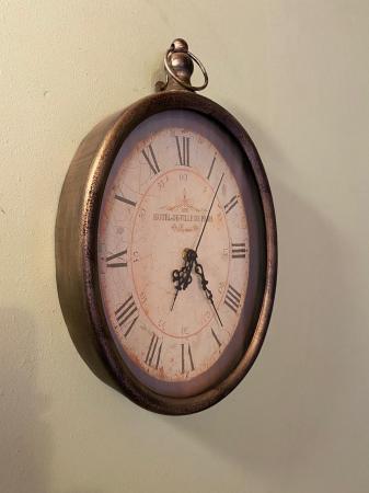 RELOJ METÁLICO DE PARED