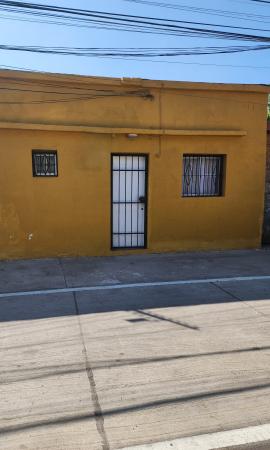 SE ARRIENDA CASA CERCA DEL METRO Y LOCOMOCIÓN 