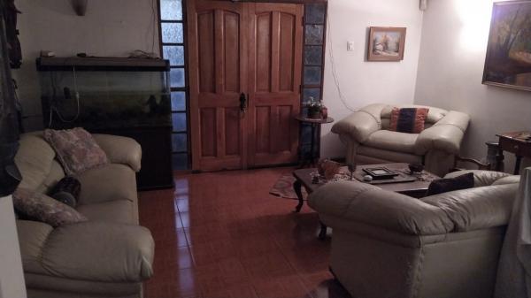 VENTA CASA GRANDE EN BARRIO RESIDENCIAL