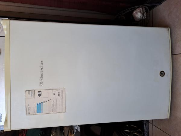 FREEZER VERTICAL 85 LT
