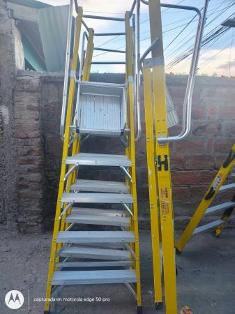 ESCALERA TIJERA CON PLATAFORMA DE FIBRA DE VIDRIO 