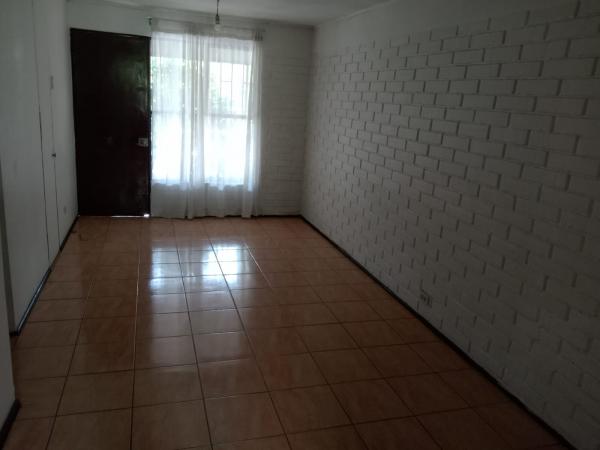 SE ARRIENDA ACOGEDORA CASA 1 PISO EN LA FLORIDA