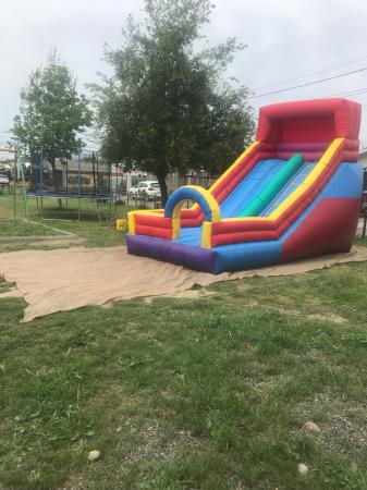 TOBOGÁN INFLABLE Y OTROS JUEGOS
