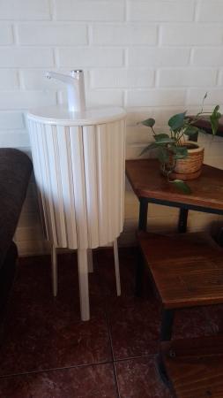 MUEBLES DE MADERA (PINO) PARA BIDONES DE AGUA 