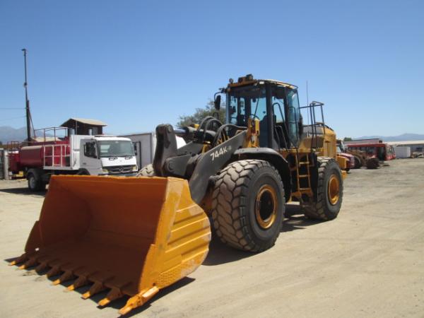 JOHN DEERE 744K2