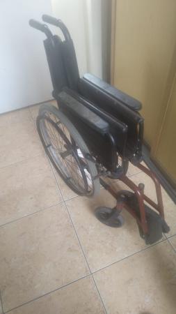 VENDO SILLA DE RUEDAS PLEGABLE