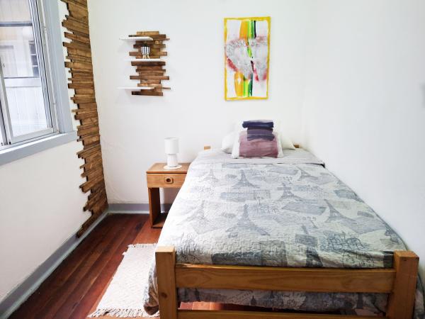 HABITACIÓN AMOBLADA (SIN MES DE GARANTIA) CENTRAL