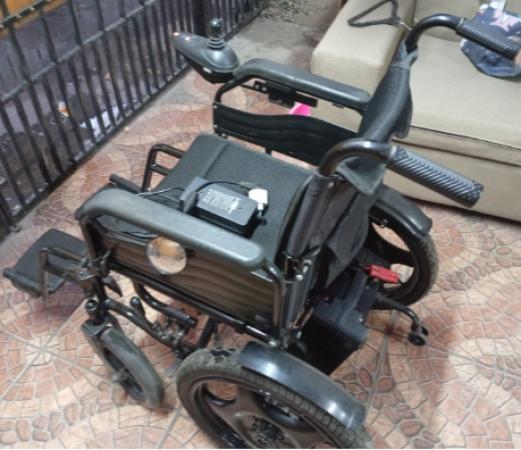 SE VENDE SILLA DE RUEDAS  ELÉCTRICA