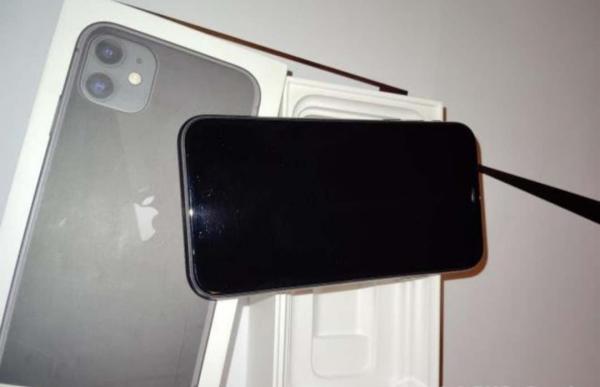 DOS IPHONE 11 NEGROS 64 GB MEMORIA