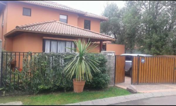 VENDO CASA EN HUECHURABA
