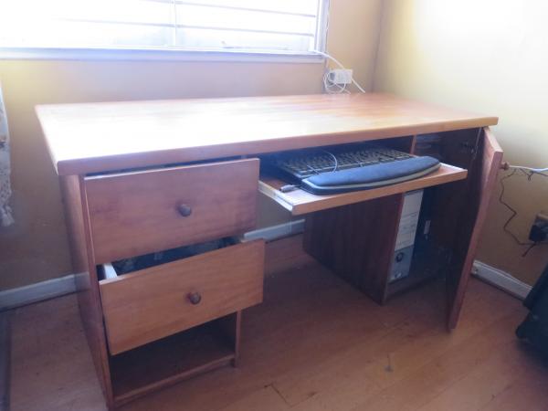 VENDO MI ESCRITORIO DE MADERA