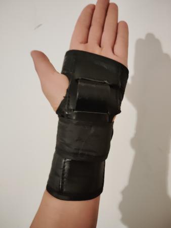 MUÑEQUERAS PARA ANDAR EN PATINES 