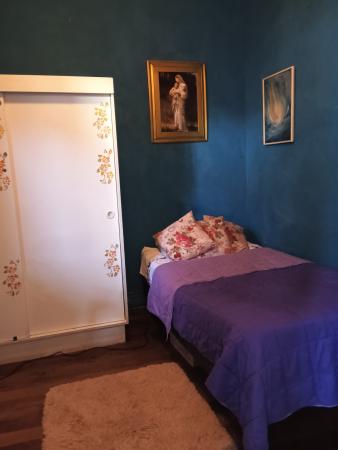 ARRIENDO PIEZA METRO EINSTEIN 
